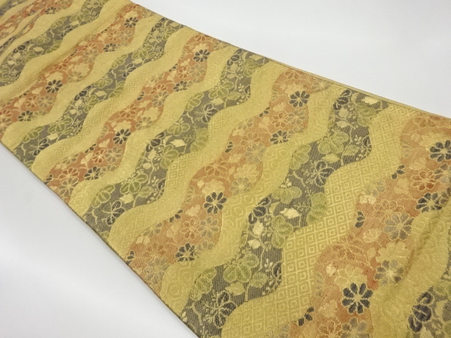 リサイクル　よろけ横段に菊・桐模様織出し袋帯